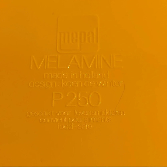 Vintage Rosti Mepal 1970’s set of melamine 7 dinner plates in yellow and orange - Picture 7 of 16